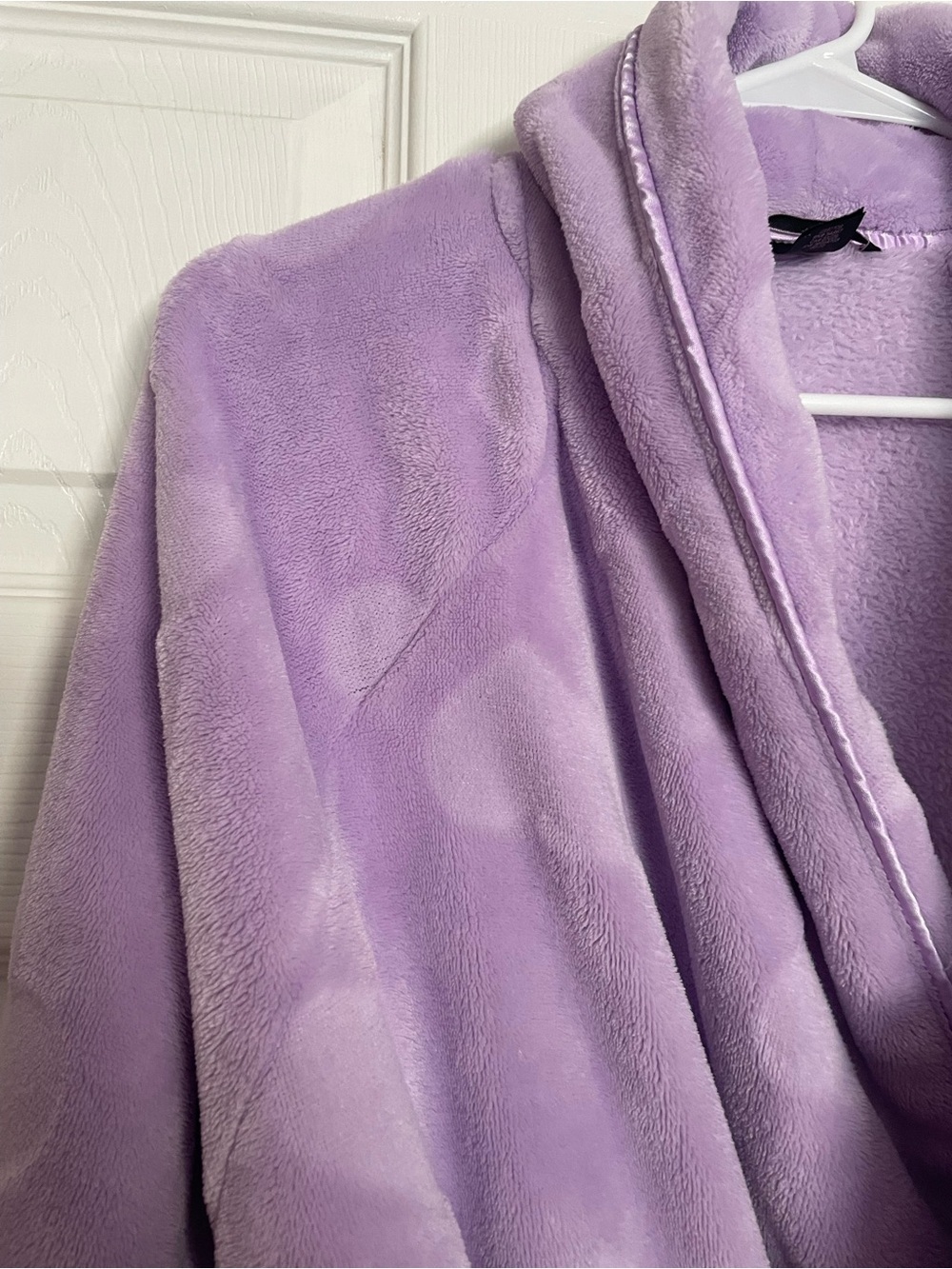 Victoria's Secret XS Lavender Purple Plush Heart Embossed Short Plush Robe - Picture 4 of 9